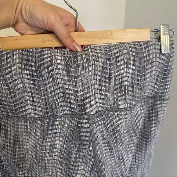 Lululemon Wunder Under Crop Leggings Arrow Jacquard Silver Spoon Gray Size 10 - Picture 5 of 10